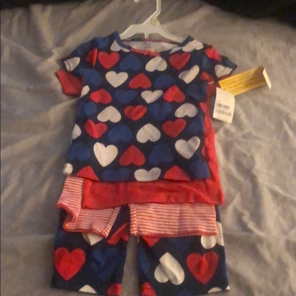 4pc Carter’s set for girls. Size 4t. NWT.